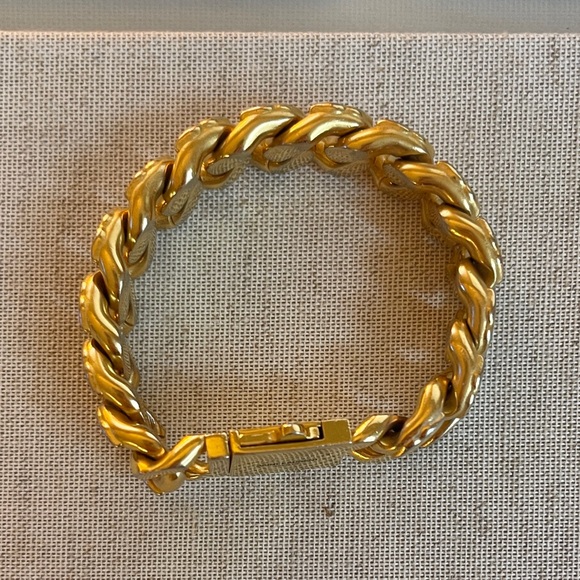 Saint Laurent Gold Kiss Lips Curb Chain Bracelet - Picture 12 of 15